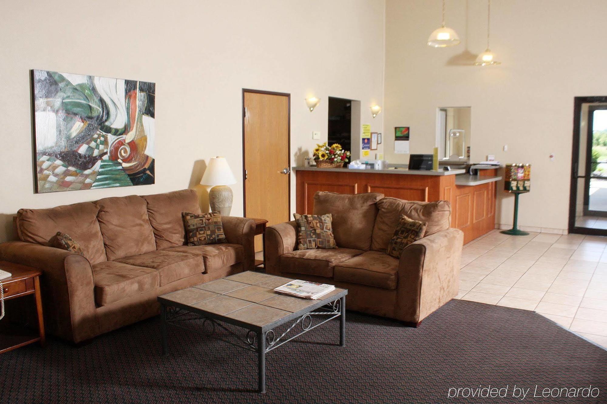Centerstone Inn & Suites Carlyle Εξωτερικό φωτογραφία
