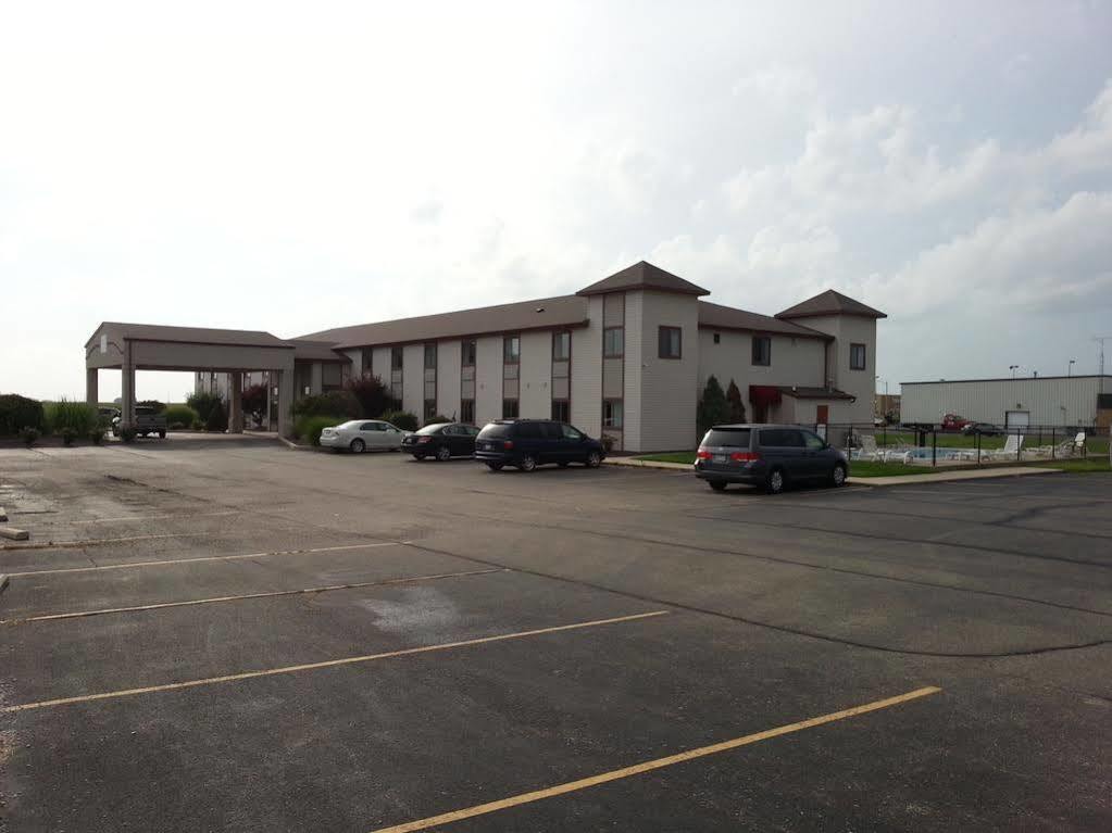Centerstone Inn & Suites Carlyle Εξωτερικό φωτογραφία