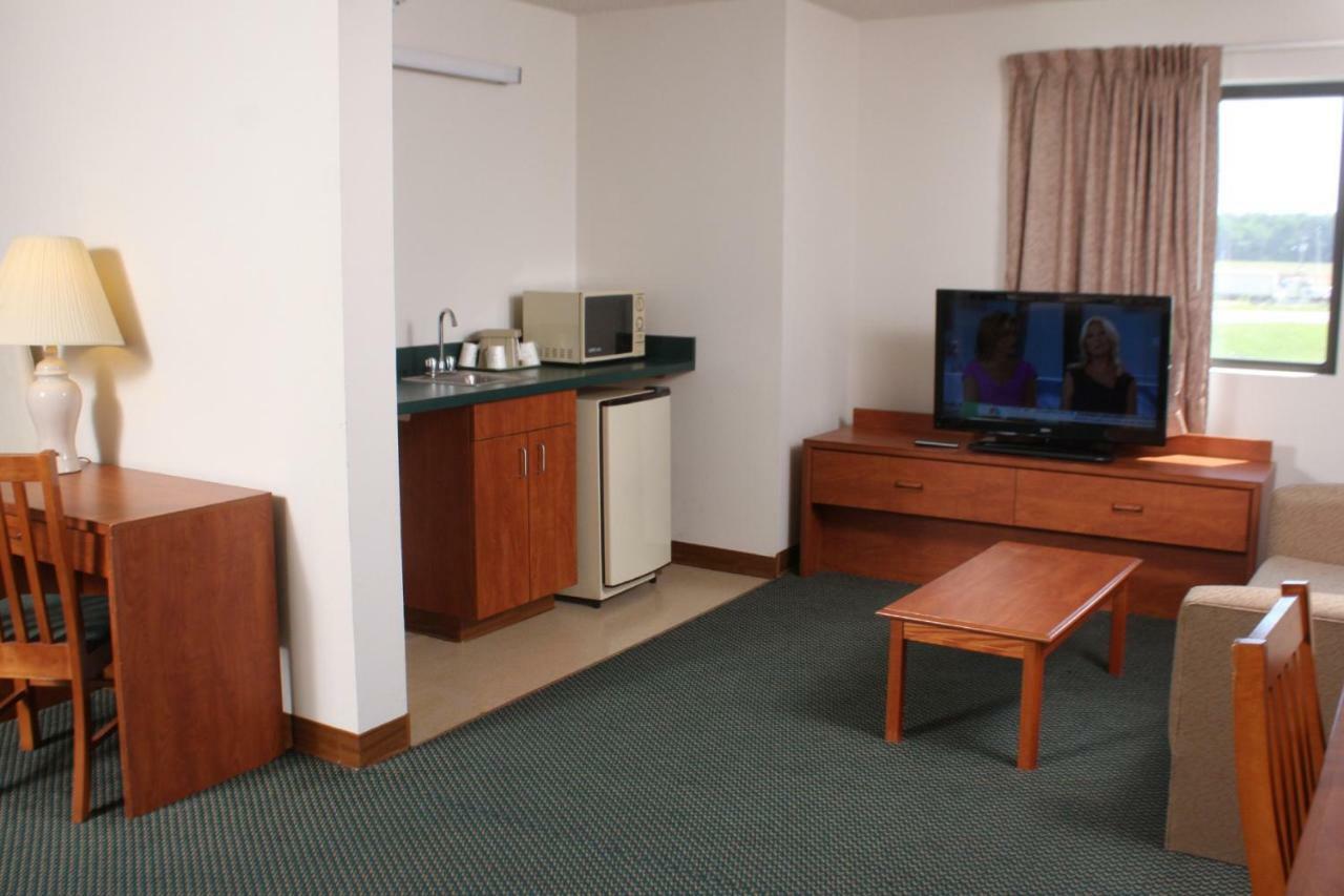 Centerstone Inn & Suites Carlyle Εξωτερικό φωτογραφία